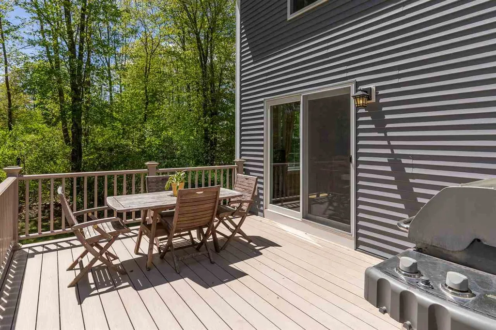 8 Cassie Lane Hampton NH 03842