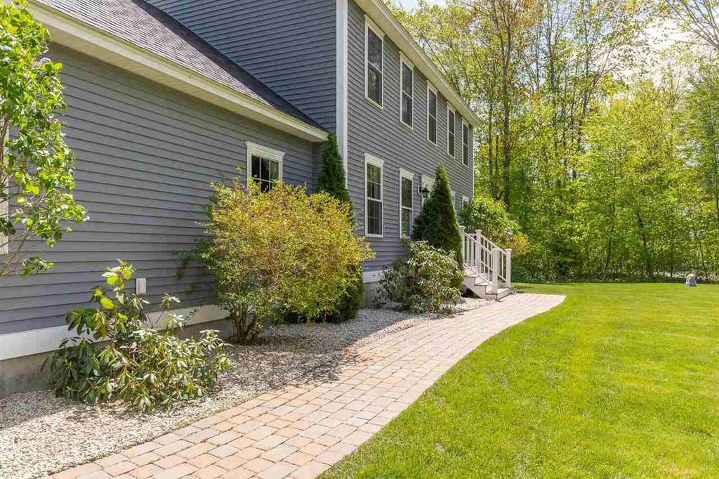 8 Cassie Lane Hampton NH 03842