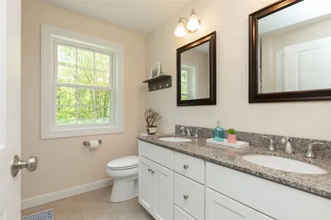 8 Cassie Lane Hampton NH 03842