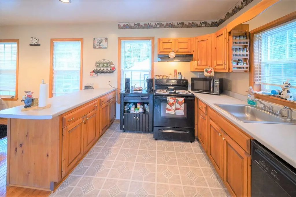 17 Sunrise Hill Road Thornton NH 03285