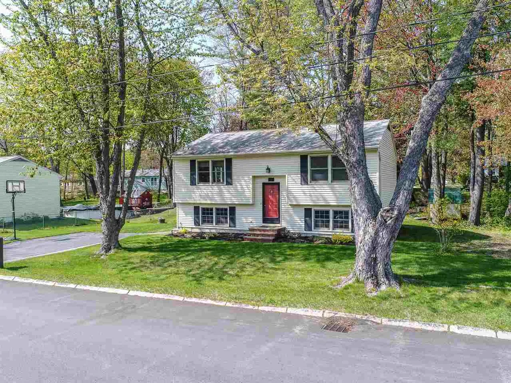 19 Cranbrook Lane Dover NH 03820