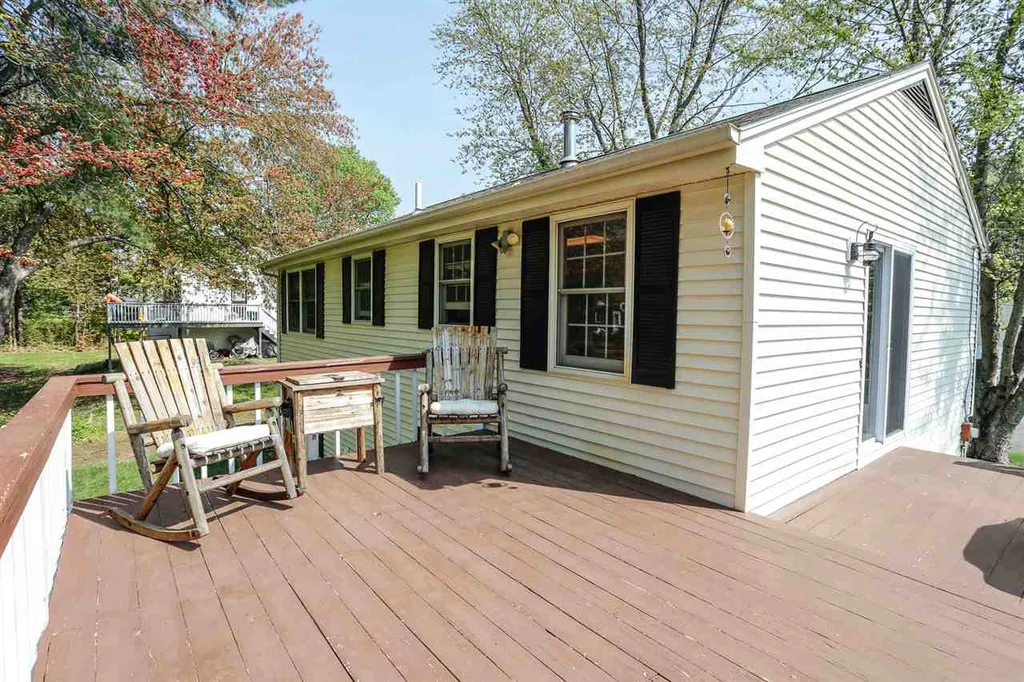 19 Cranbrook Lane Dover NH 03820