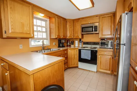 19 Cranbrook Lane Dover NH 03820