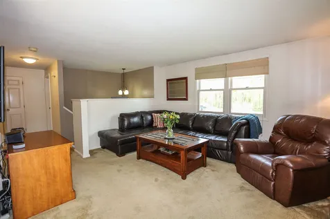 19 Cranbrook Lane Dover NH 03820