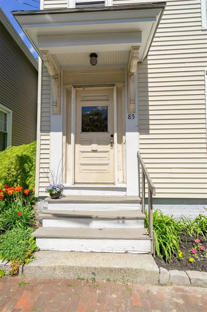 83 Cabot Street Portsmouth NH 03801