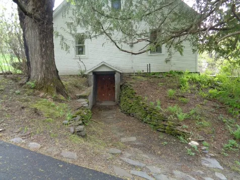 513 School House Road Brookfield VT 05036