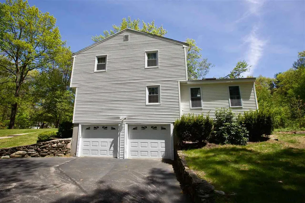 5 Thornton Road Londonderry NH 03053
