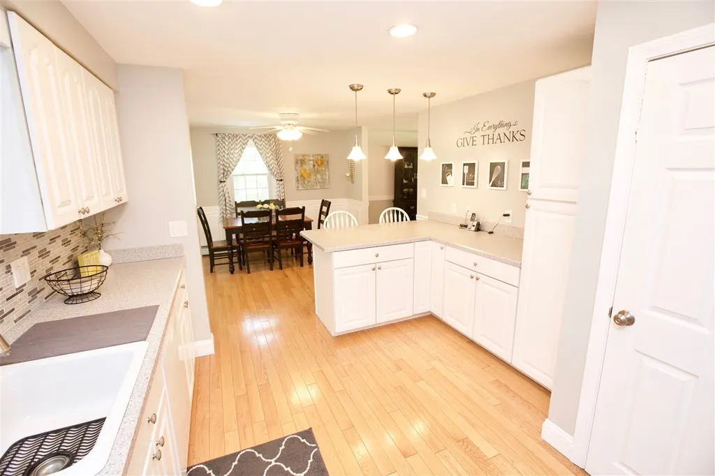 5 Thornton Road Londonderry NH 03053