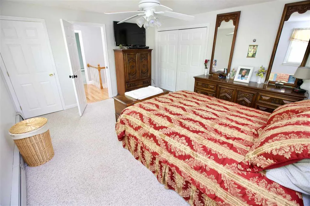 5 Thornton Road Londonderry NH 03053