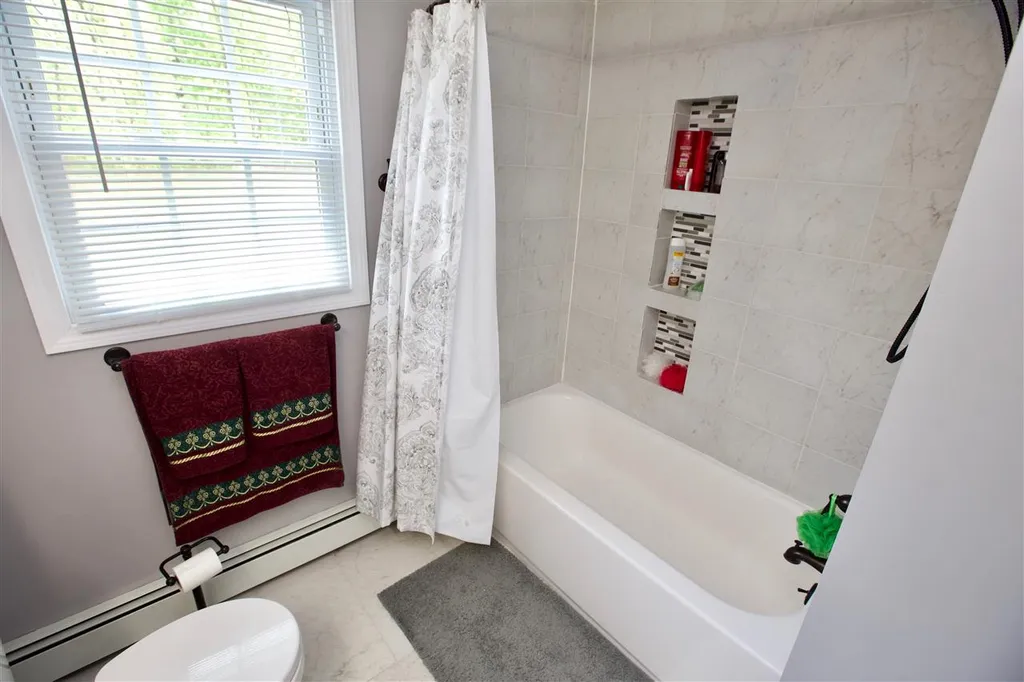 5 Thornton Road Londonderry NH 03053