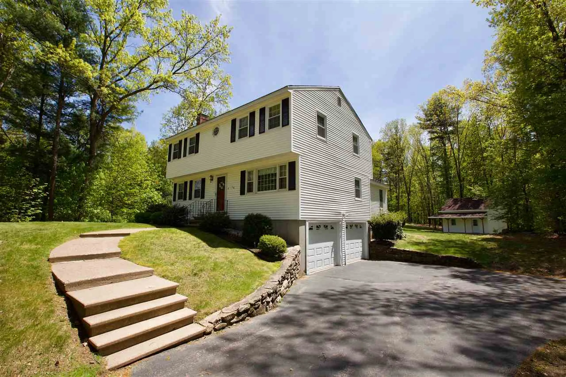 5 Thornton Road Londonderry NH 03053