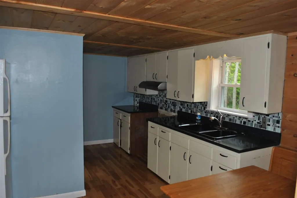 39 Railroad Avenue Rochester NH 03839