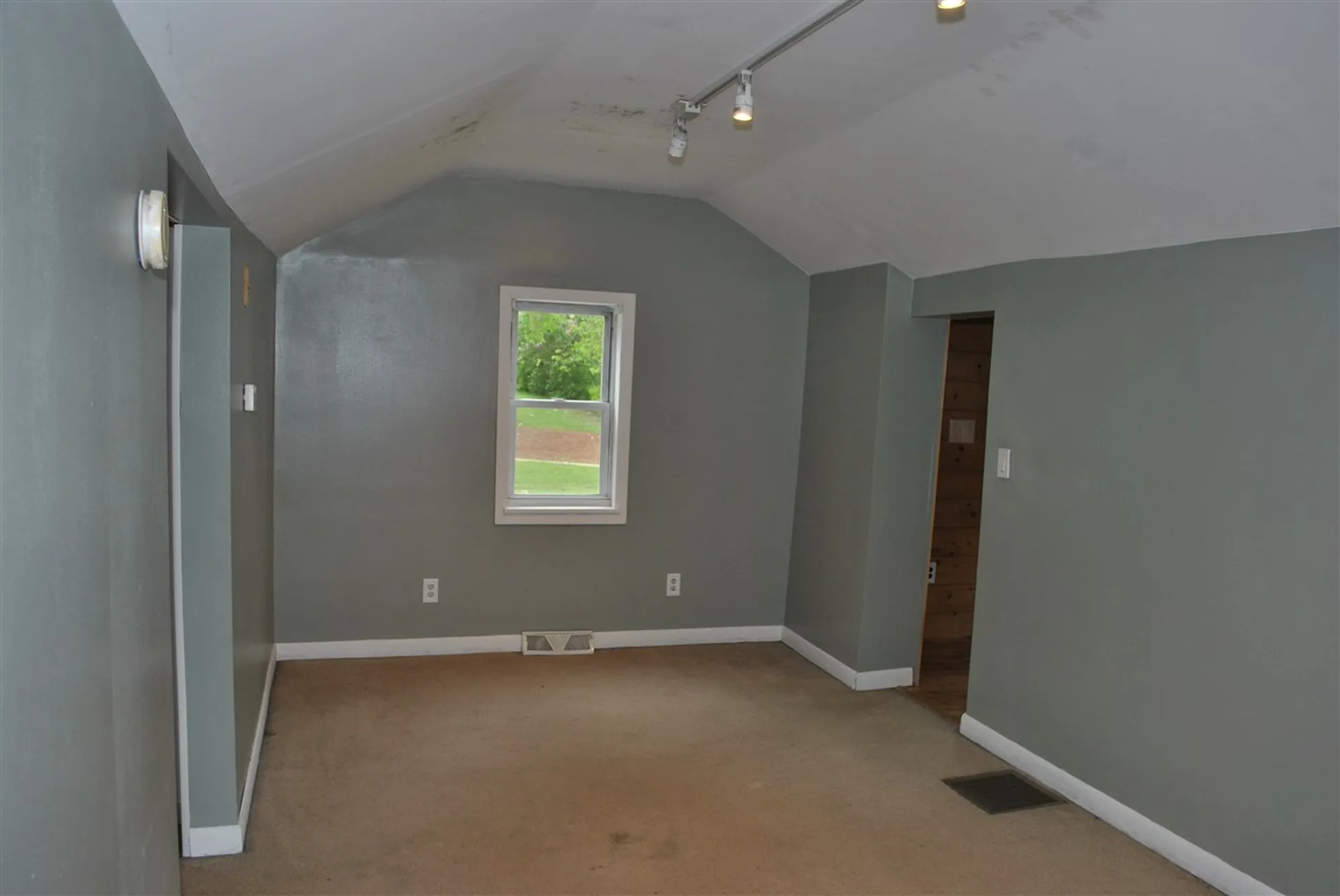 39 Railroad Avenue Rochester NH 03839