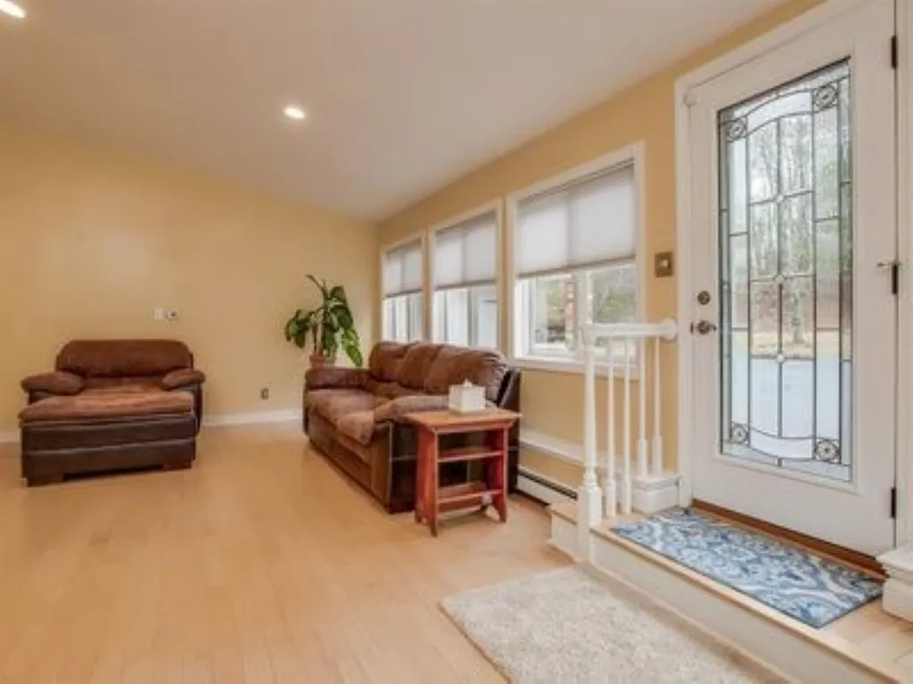 24 Captains Drive Salem NH 03079