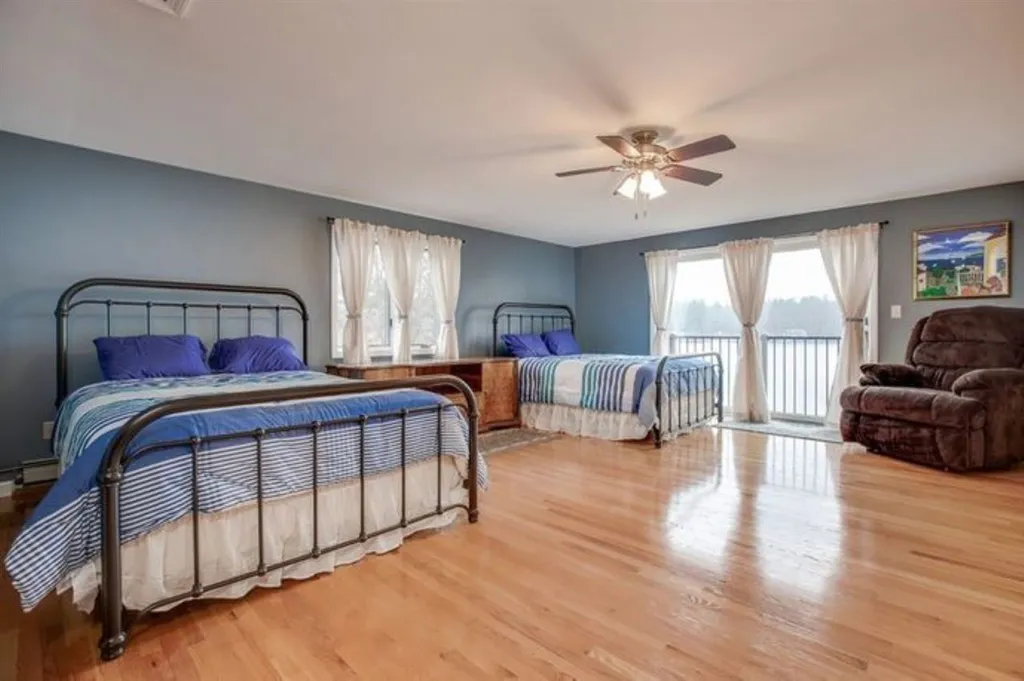 24 Captains Drive Salem NH 03079