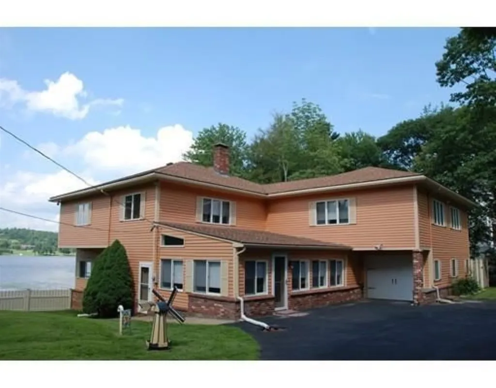 24 Captains Drive Salem NH 03079