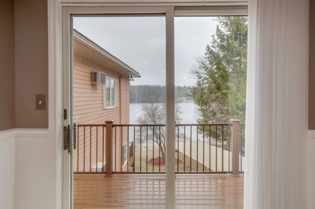 24 Captains Drive Salem NH 03079