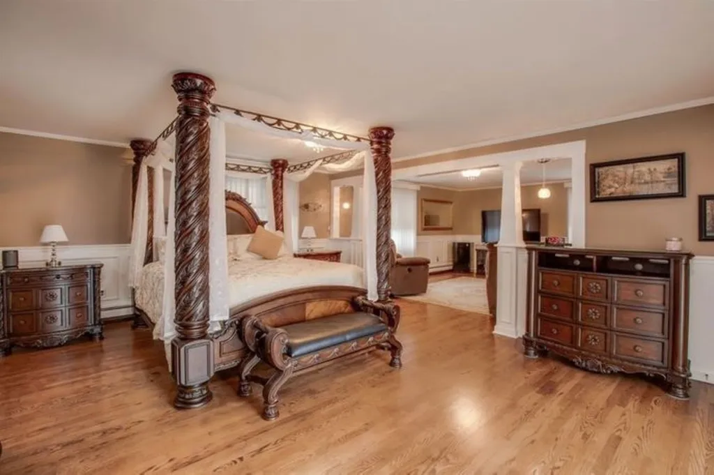 24 Captains Drive Salem NH 03079