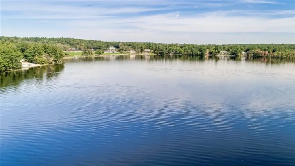 24 Captains Drive Salem NH 03079