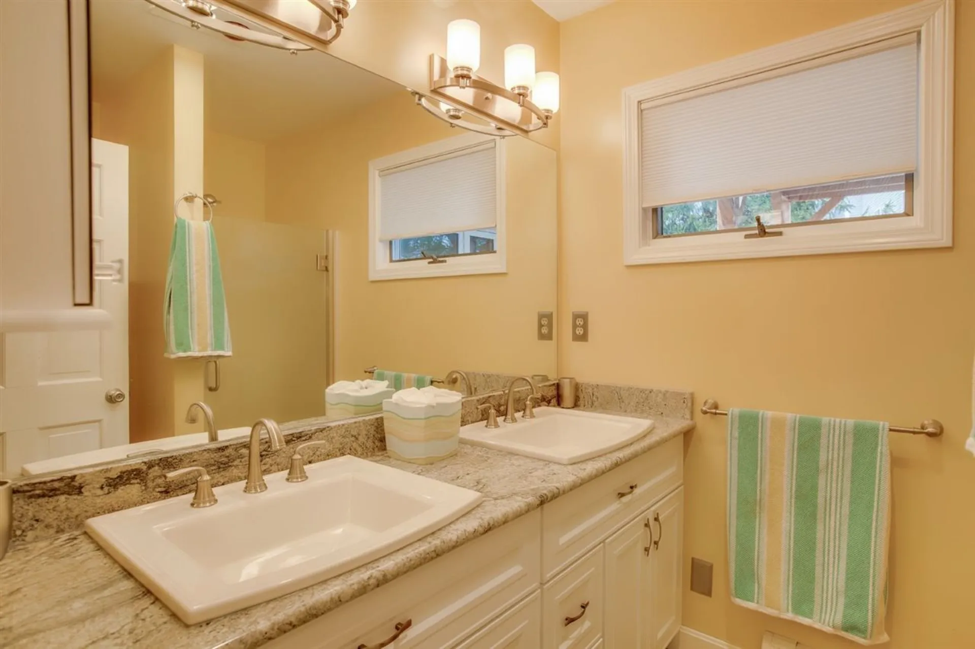 24 Captains Drive Salem NH 03079