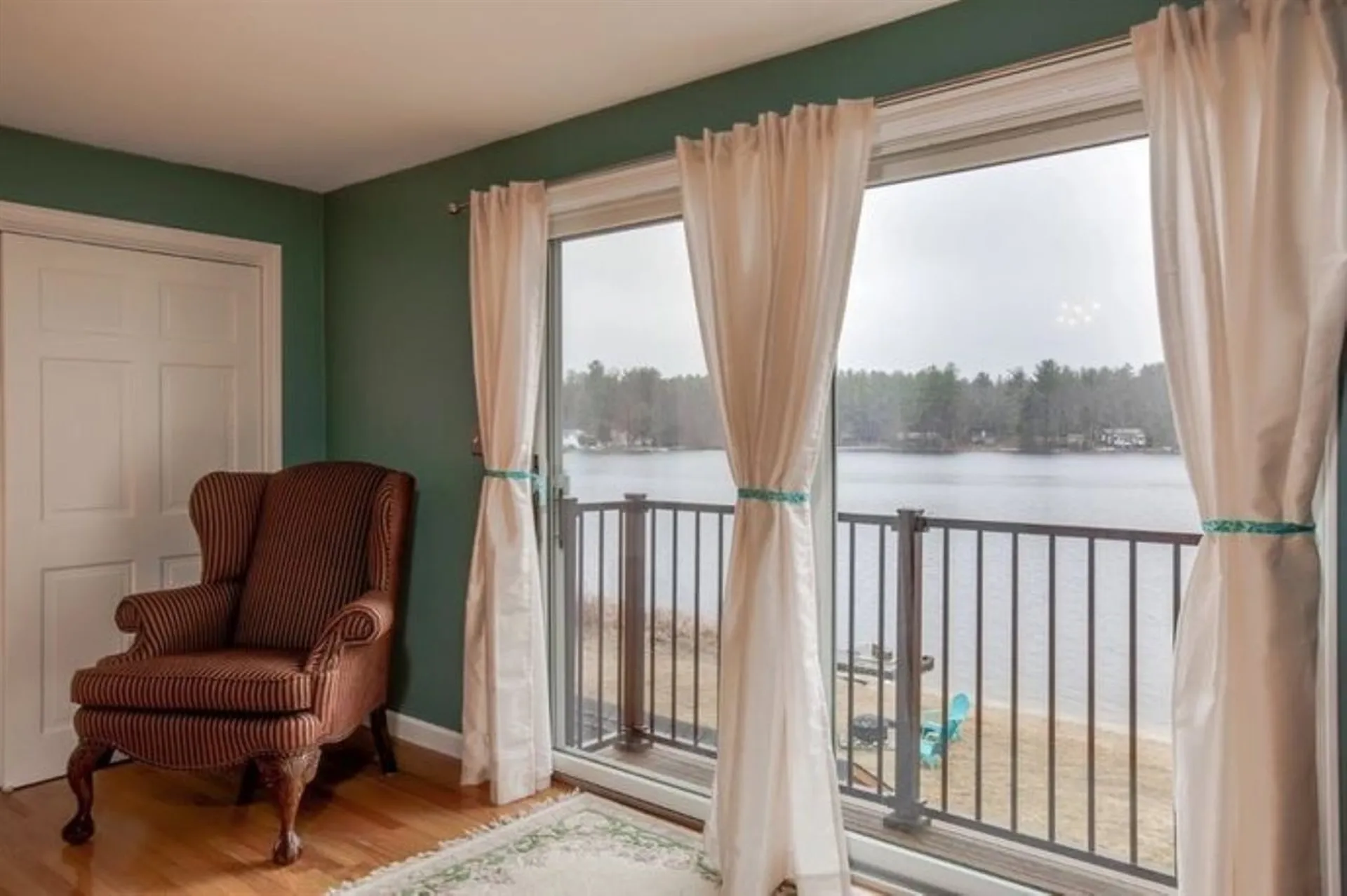 24 Captains Drive Salem NH 03079
