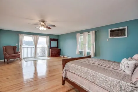 24 Captains Drive Salem NH 03079