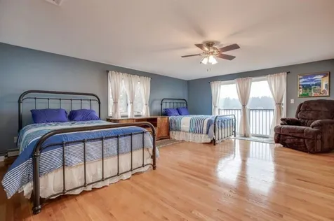 24 Captains Drive Salem NH 03079