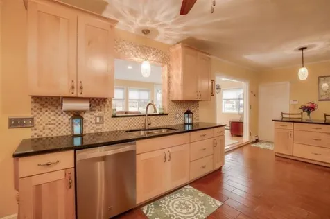 24 Captains Drive Salem NH 03079