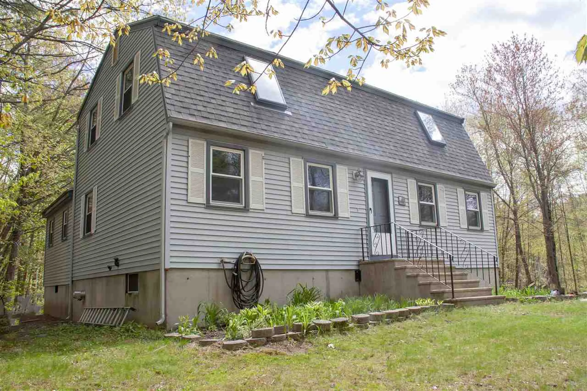 4 Olesen Road Derry NH 03038