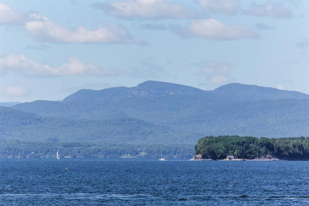 17 Harbor Watch Road Burlington VT 05401