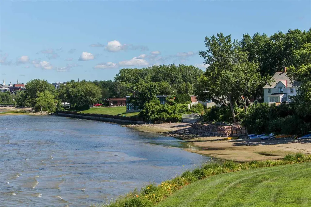 17 Harbor Watch Road Burlington VT 05401