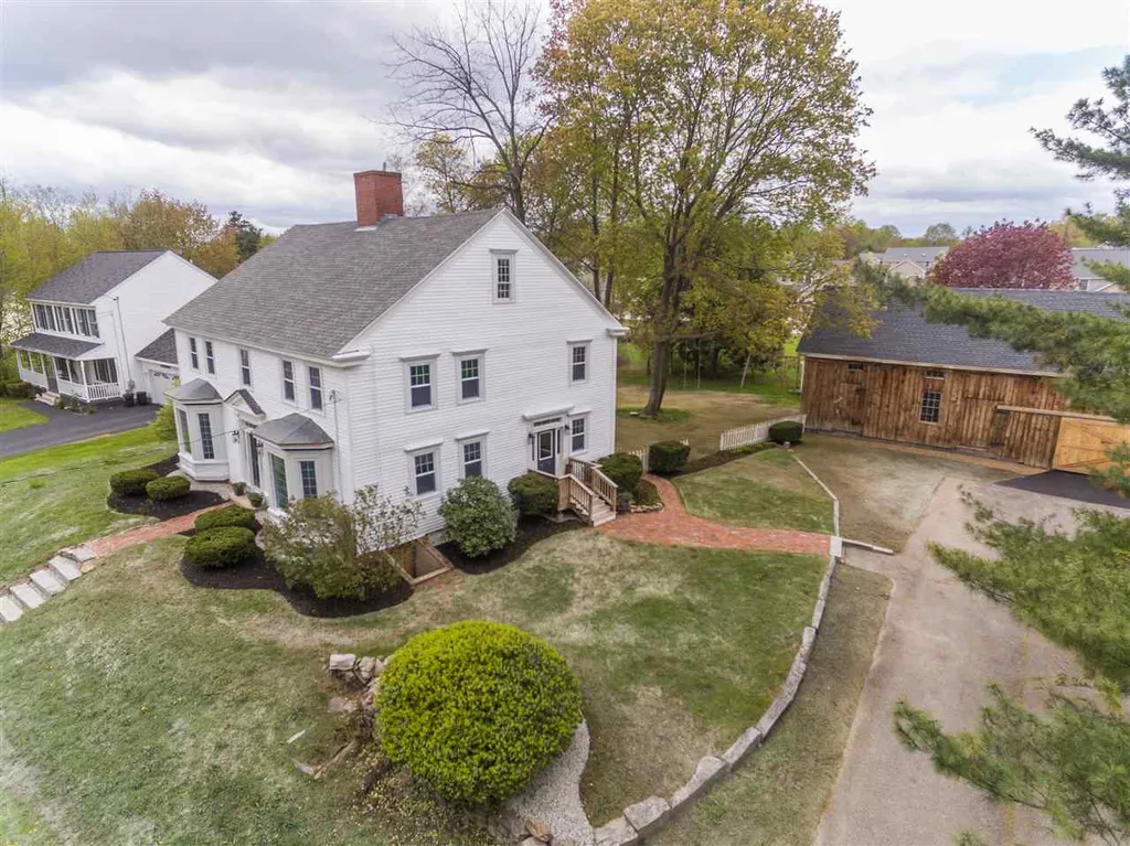 216 Dearborn Road Pembroke NH 03275