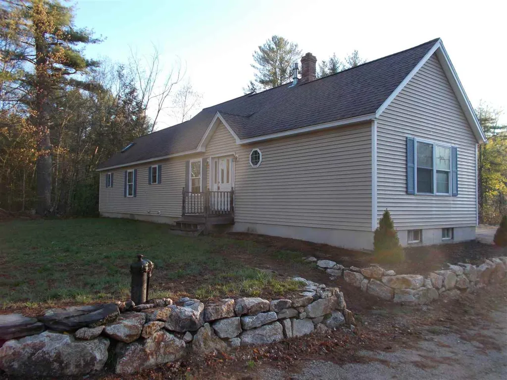 8 Mountain Road Deerfield, NH