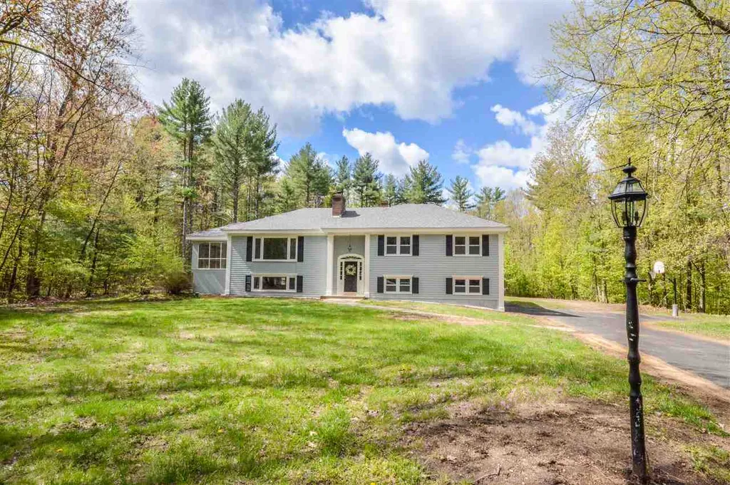 19 Birchwood Circle Bedford NH 03110