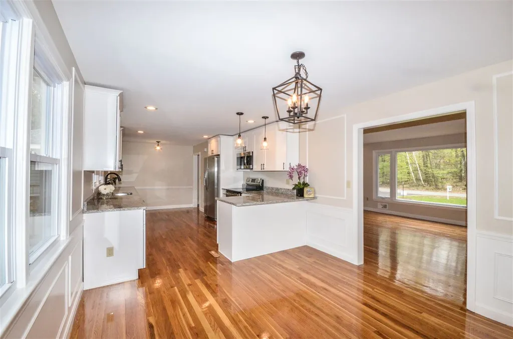 19 Birchwood Circle Bedford NH 03110