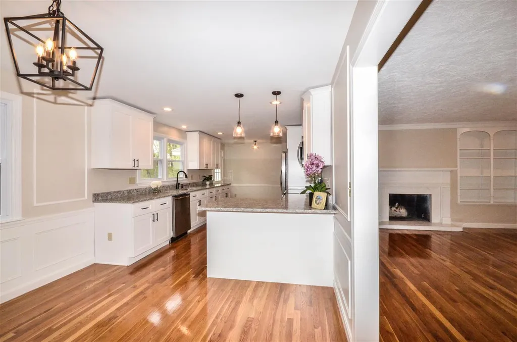 19 Birchwood Circle Bedford NH 03110