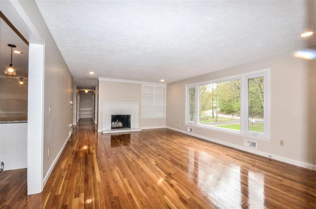 19 Birchwood Circle Bedford NH 03110