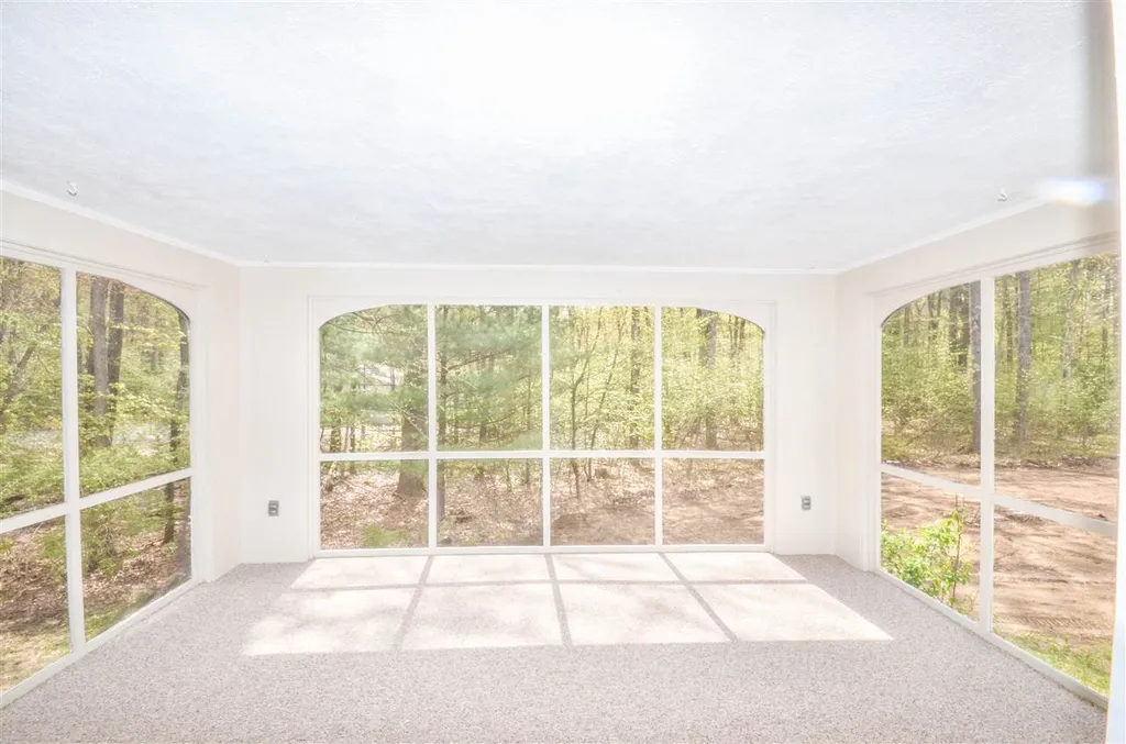 19 Birchwood Circle Bedford NH 03110