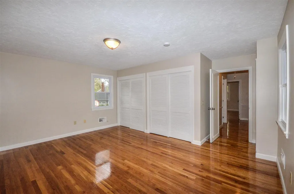 19 Birchwood Circle Bedford NH 03110