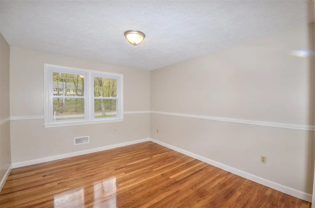 19 Birchwood Circle Bedford NH 03110