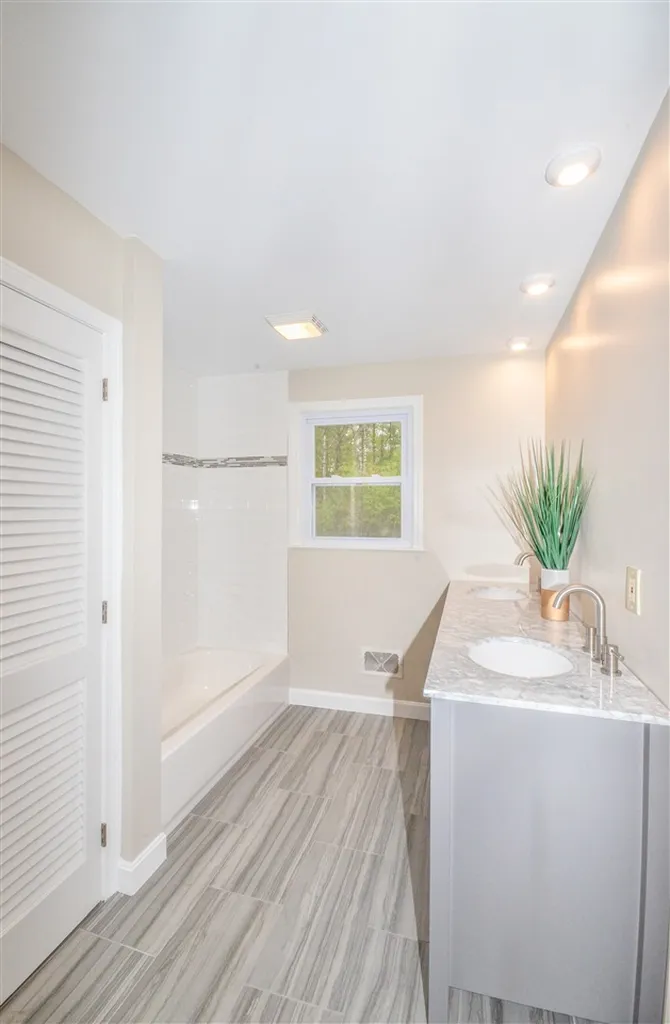 19 Birchwood Circle Bedford NH 03110