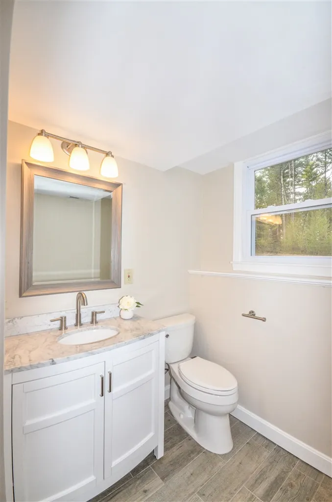 19 Birchwood Circle Bedford NH 03110
