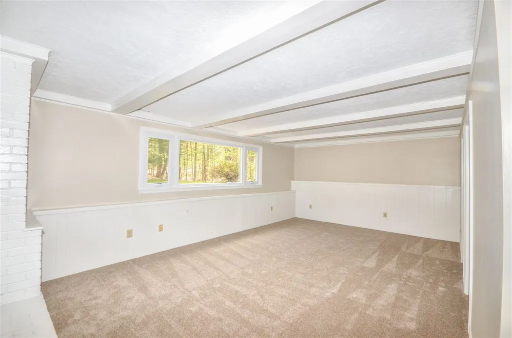 19 Birchwood Circle Bedford NH 03110