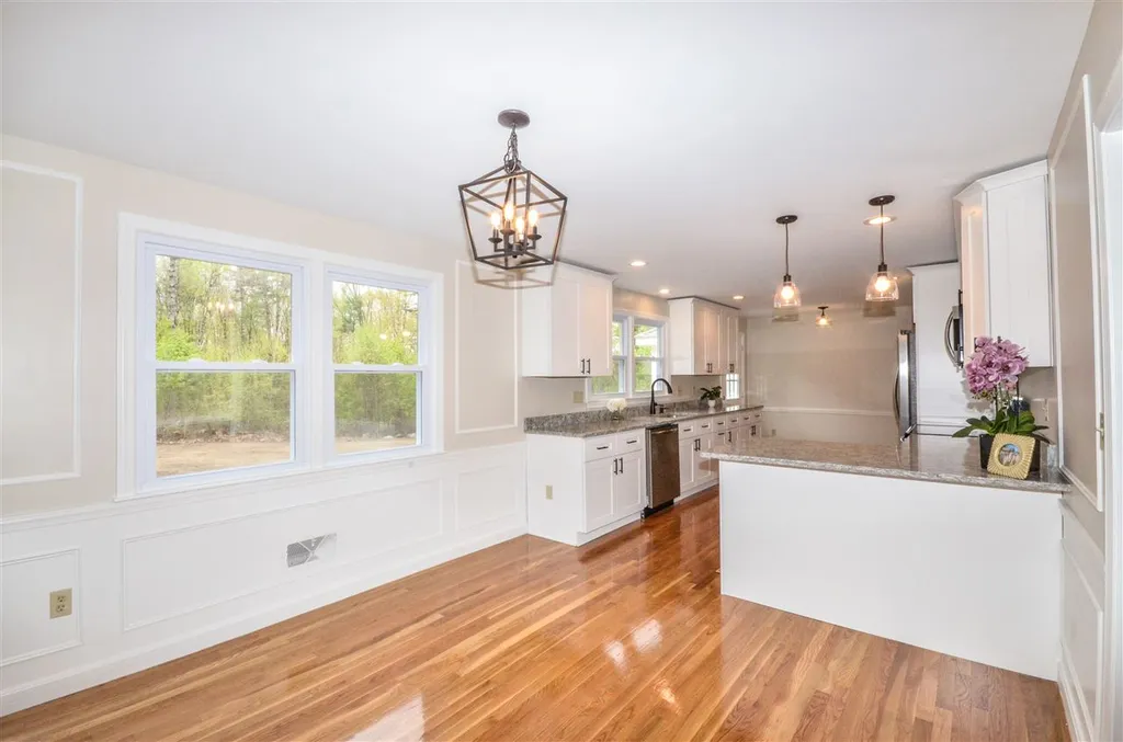 19 Birchwood Circle Bedford NH 03110