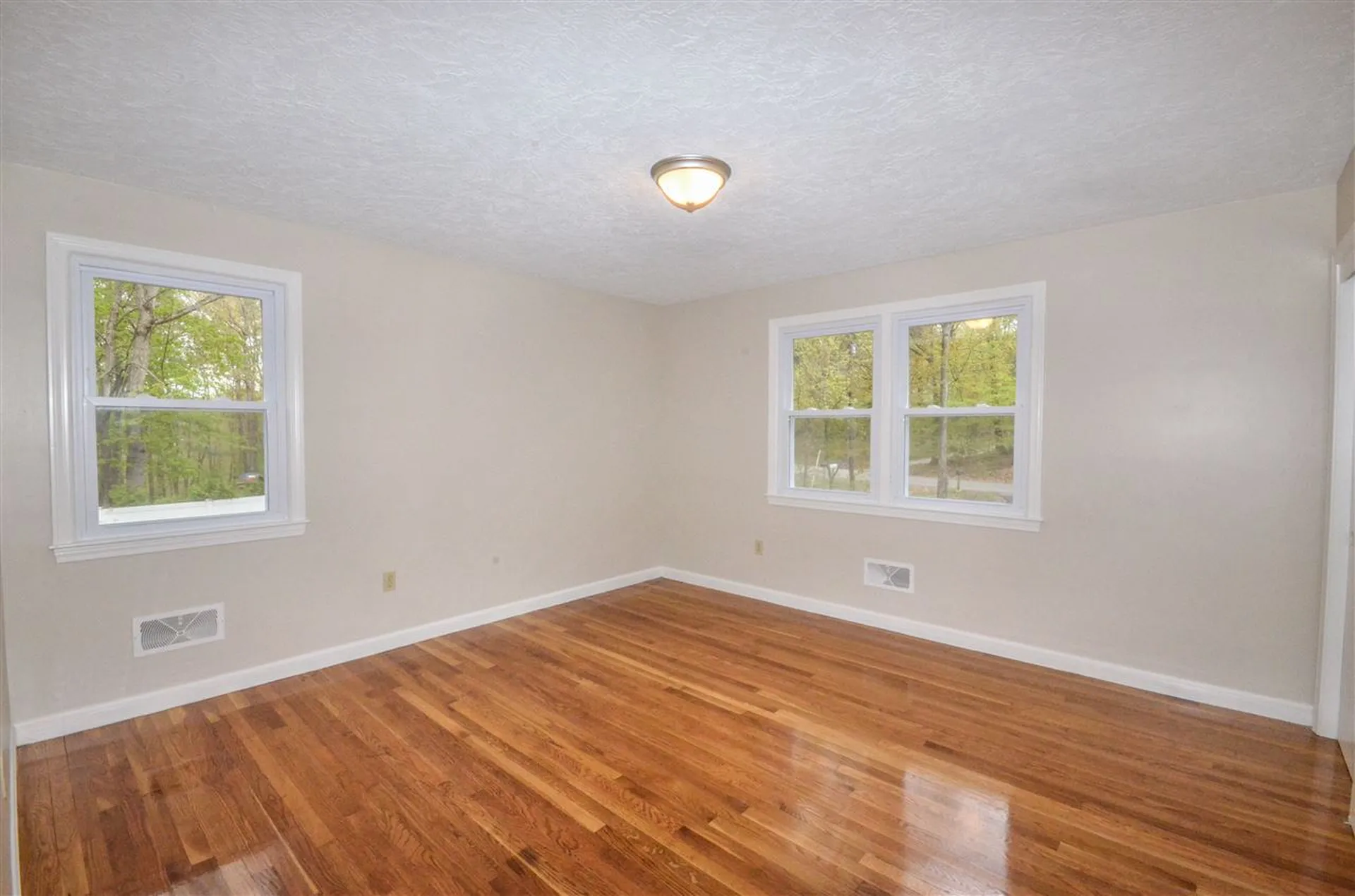 19 Birchwood Circle Bedford NH 03110