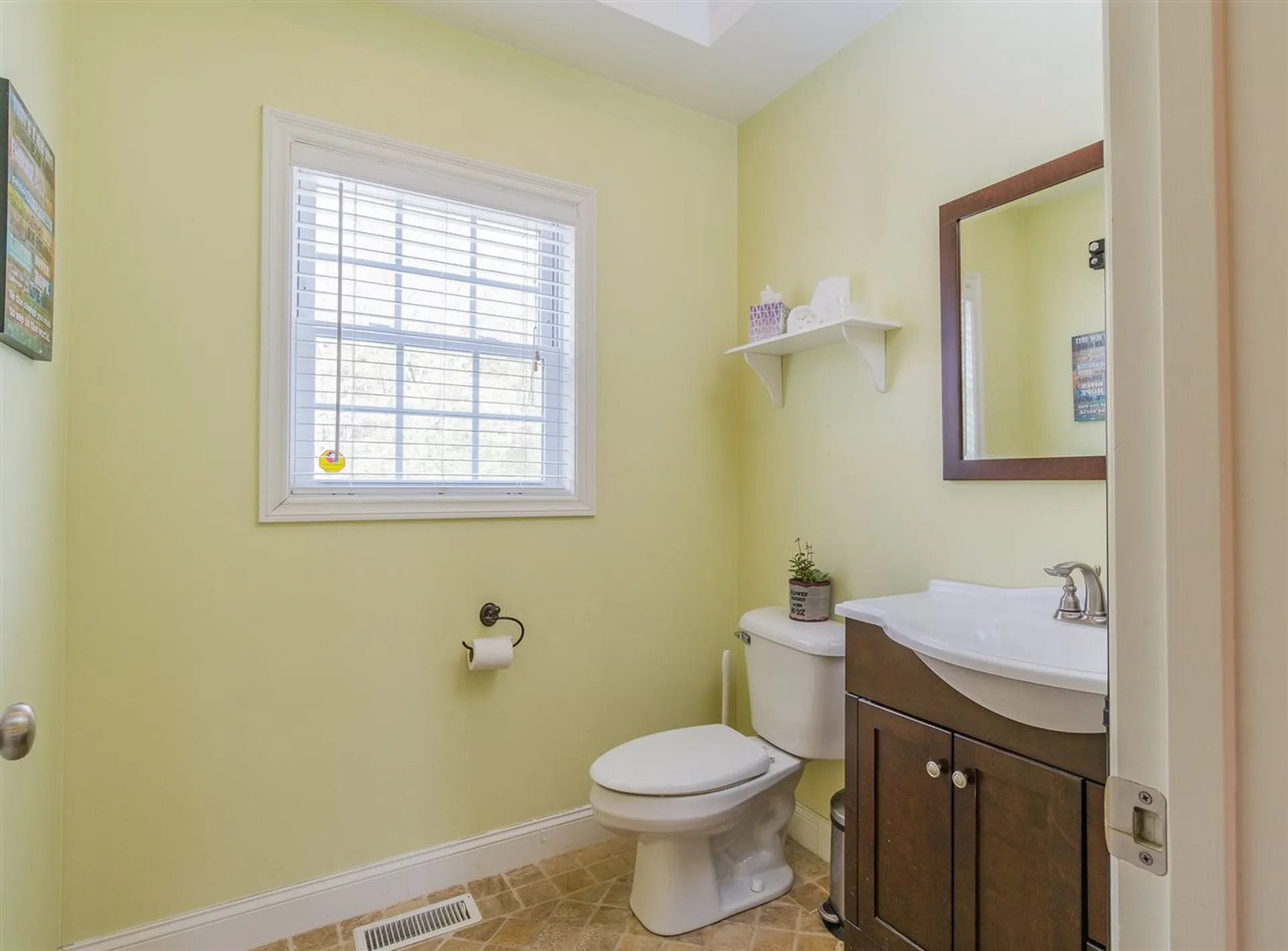 18 Shaker Lane Hampstead NH 03841