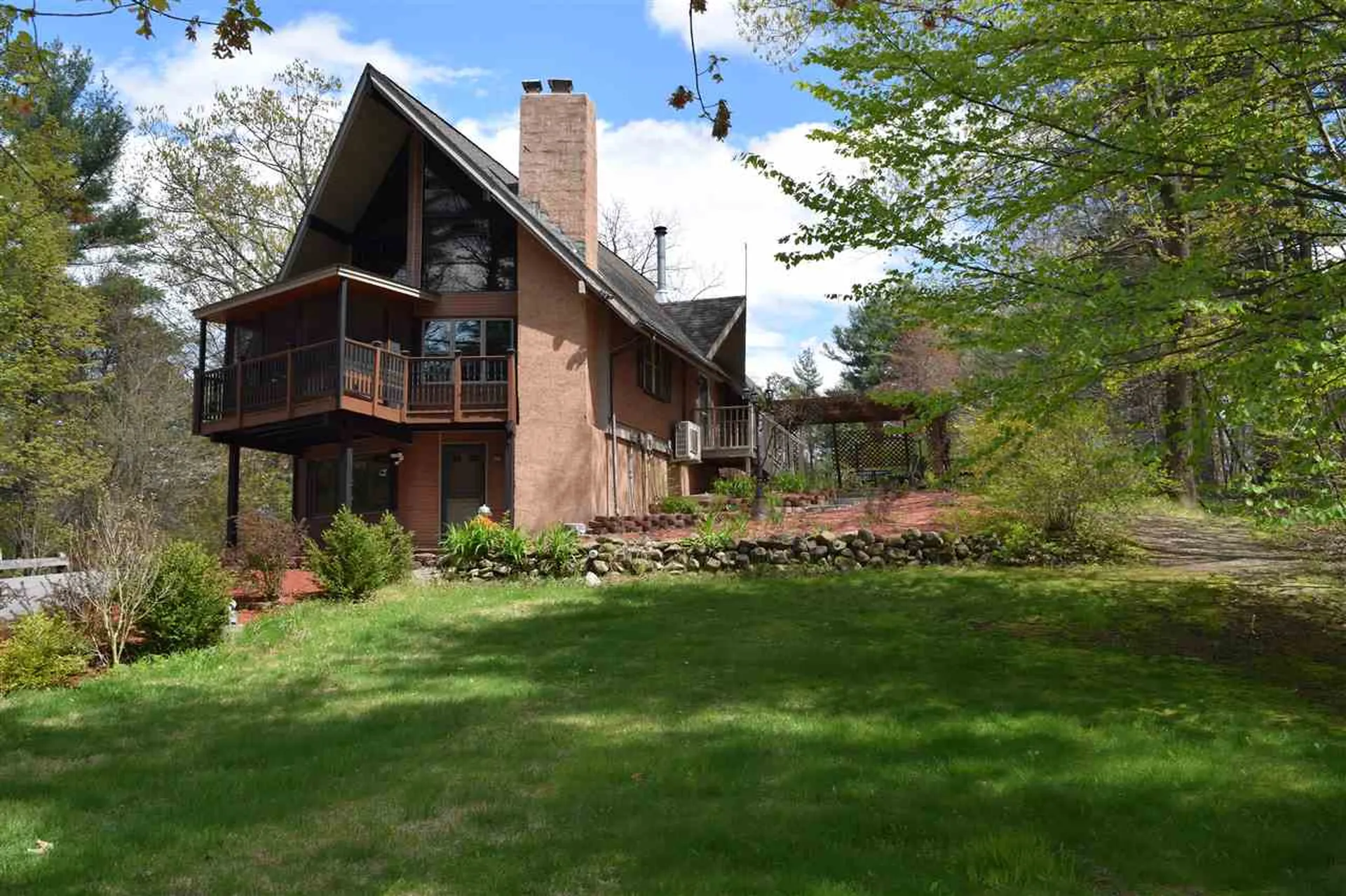 5 Calef Road Auburn NH 03032-3518