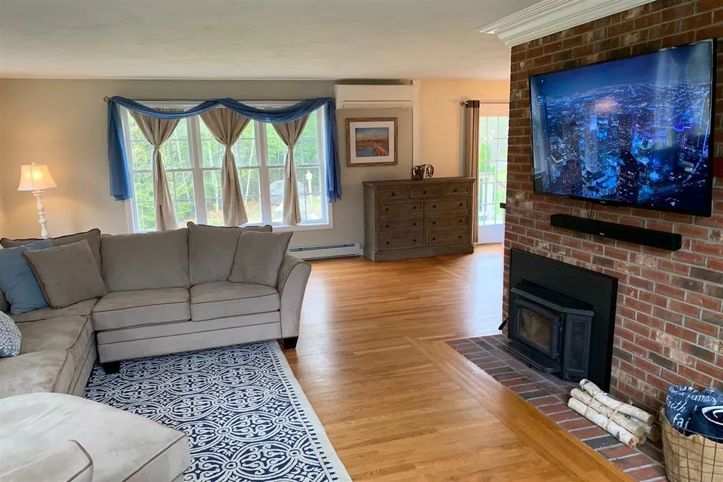 211 Oak Hill Road Barrington NH 03825