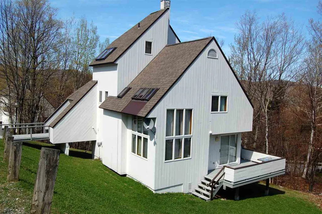 27 South Village Warren VT 05674