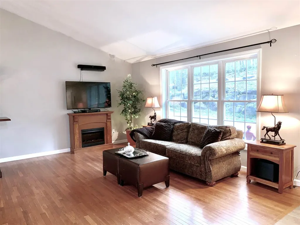 826 Kings Highway Stoddard NH 03464